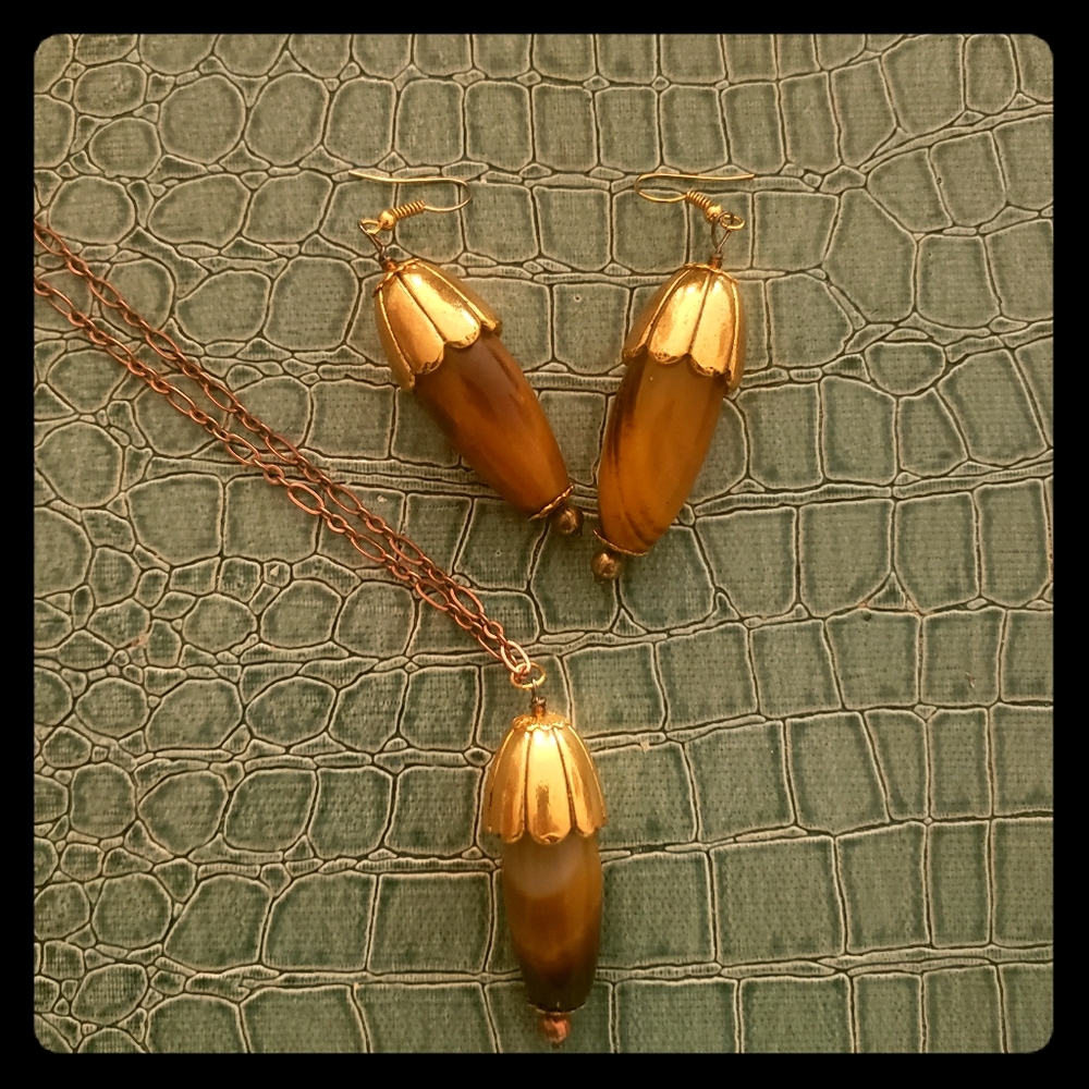 Necklace and earring set